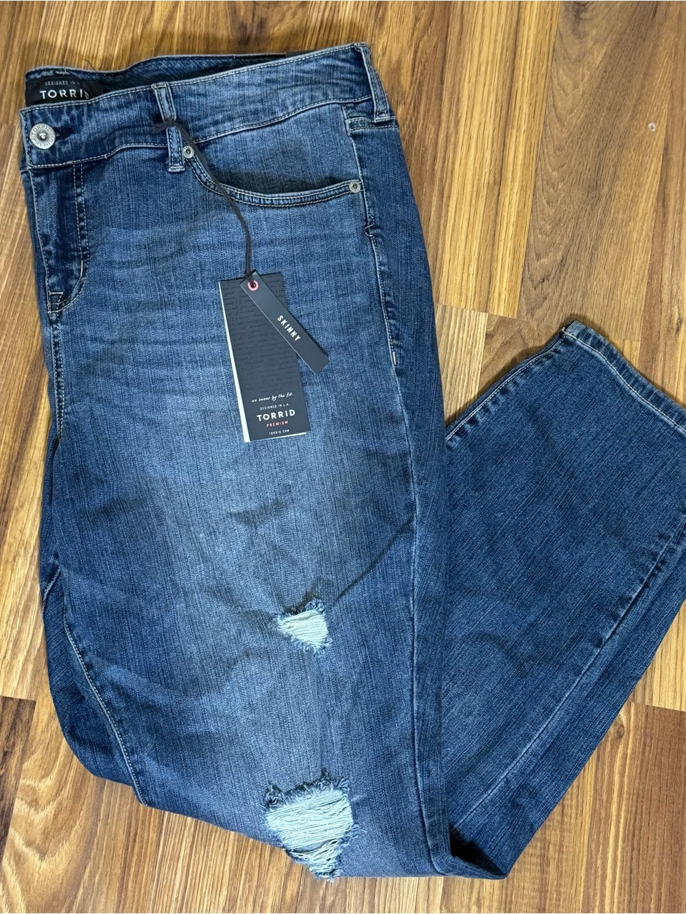 Torrid Women’s Premium Stretch Skinny Jeans, Distressed Medium Wash, 22S (Short)